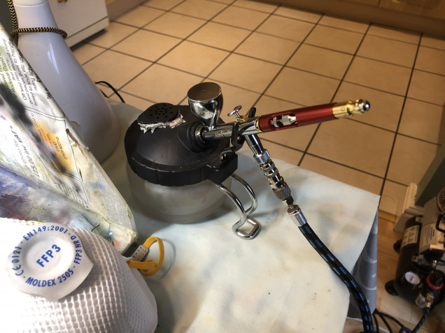 Lastly somewhere to hold your airbrush, this one also doubles up as a waste pot for when you want to clear through your airbrush with water/cleaner.