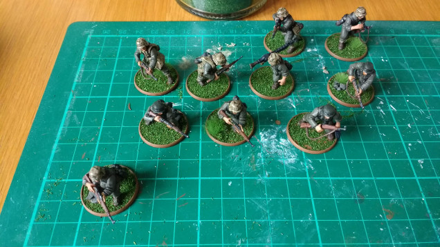 The bases were Citadel Foundation Calthan Brown, Javis Heath Green and a few Army Painter Woodland Tufts.