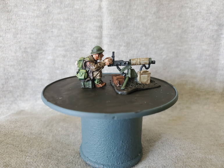 Went for as many 'reasonable' colours for the various boxes around the gun to help with contrast a bit. The colours might not be 'right'. The condensing 'flimsy' at the front, for example, was probably only that colour for the desert campaigns, but it could have just not got repainted. Always a challenge to balance what looks correct with what looks good in a mini this small.