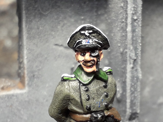 100th Jager Division Captain...Looks a bit too much like a nice Guy!!!.