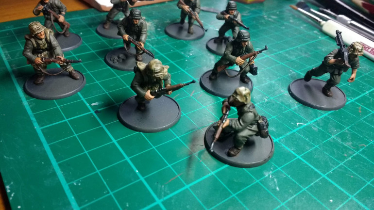 The figures were given a Citadel Agrax Earthshade wash. Flesh is Vallejo Flesh Base, with a wash of 3:1 Citadel Flesh Wash to Citadel Red Wash.