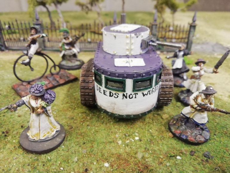 For a 28mm break here's my all female steampunk gang. 