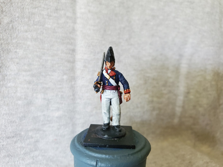 The jacket is Kantor Blue (GW) shaded with Druchii Violet (GW), then re-layed with Kantor Blue and highlighted with Alaitoc Blue (GW). As the trousers already had some shading before I simply re-layered with Ulthuan Grey (GW) before highlighting with White Scar (GW).