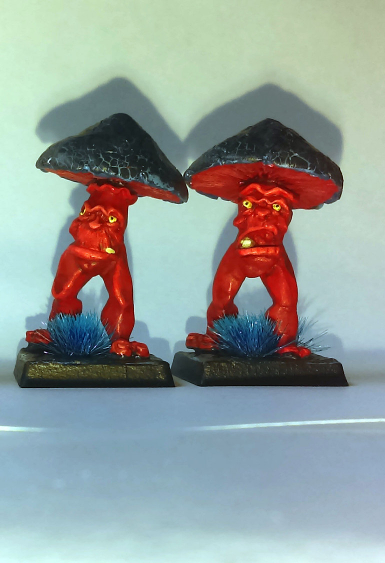 Sticking with another simple paint scheme, this time on some mushroom men. What I did want to have a crack at was the crackle paint, I've had mixed results in the past but I was more than happy this time round.