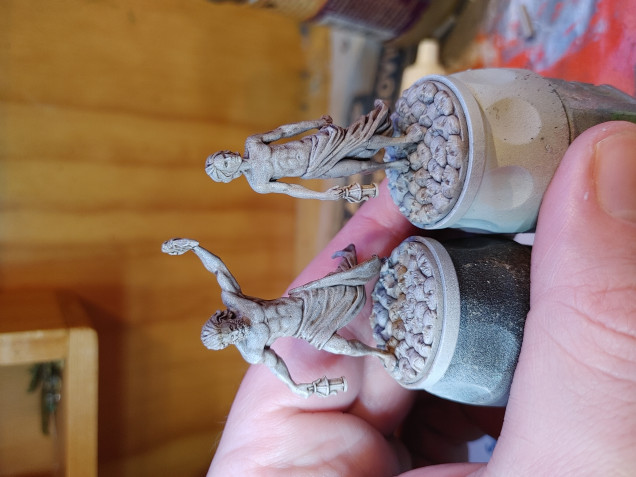 A drybrush of AP Skeleton Bone was applied to one of these two...