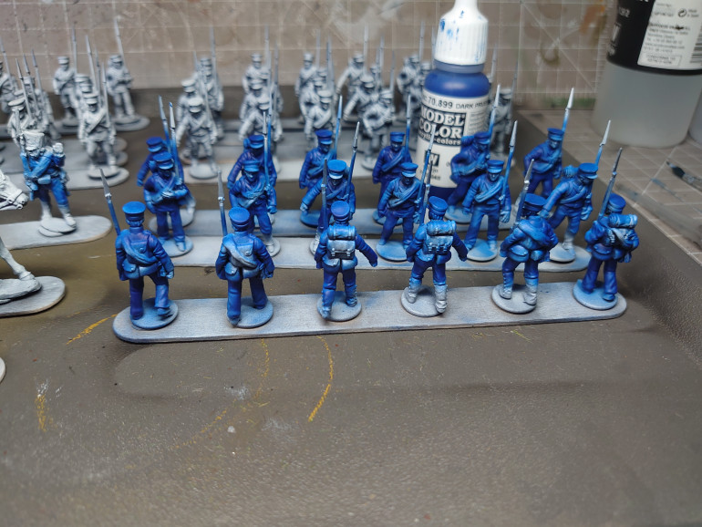 Priming en Masse, and going slightly further with the airbrush