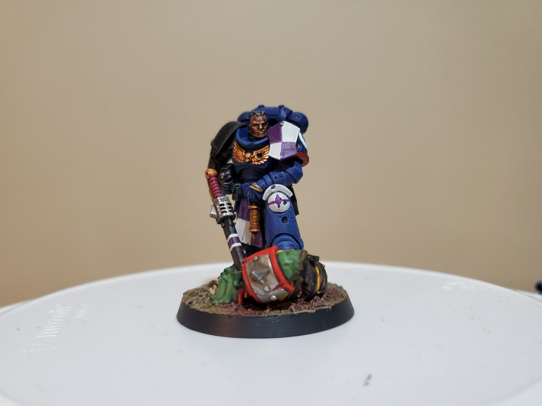 I didn't end up moving the Chapter Badge in the end, as I swear the GW official paintjob has their sitting in a fairly similar position...though they may have used a smaller badge. The base does still need some grass tufts, but I ran out a while ago, so this is what we get for now.