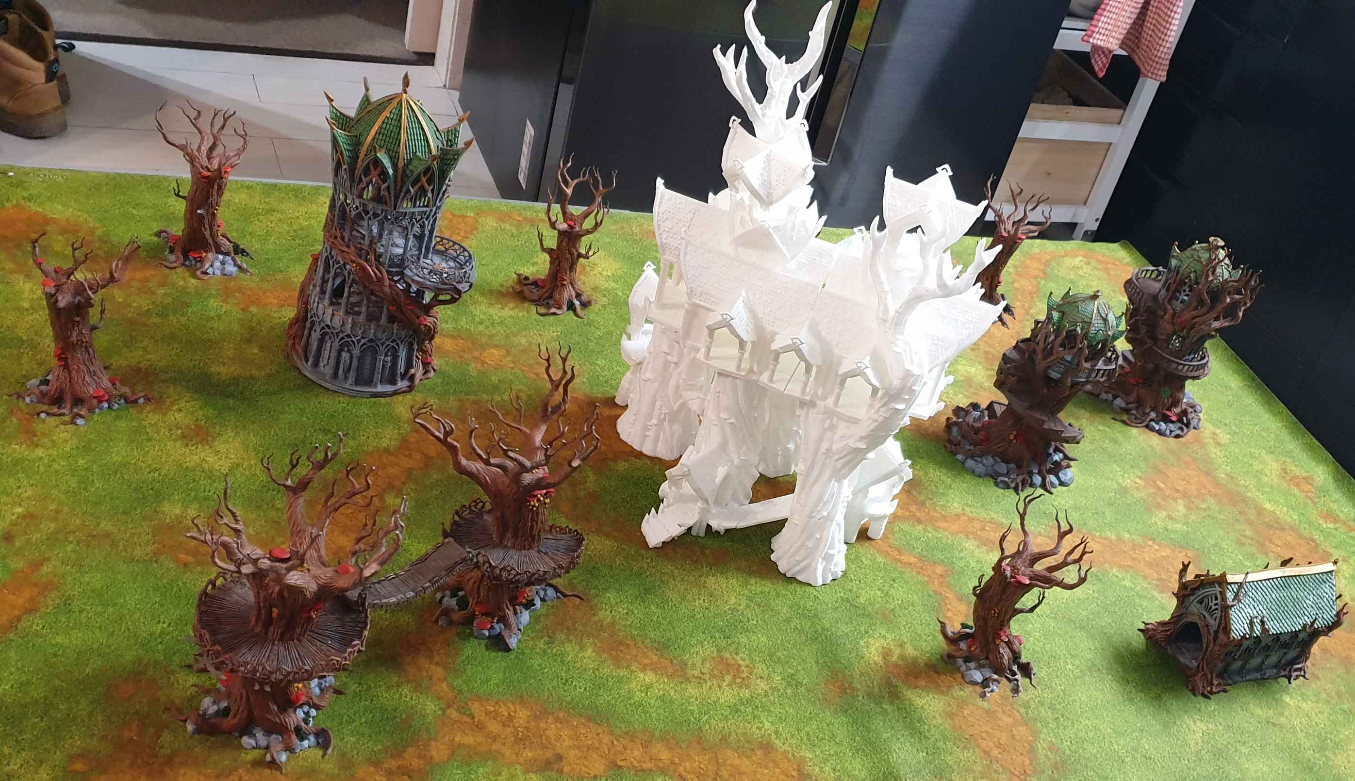 A whole bunch of Lothlorien completed this weekend