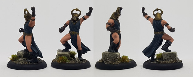 Hero Quest Chaos Sorcerer from Ghamak's welcome pack (Seems something got stuck to his face when he was printing or curing :( )