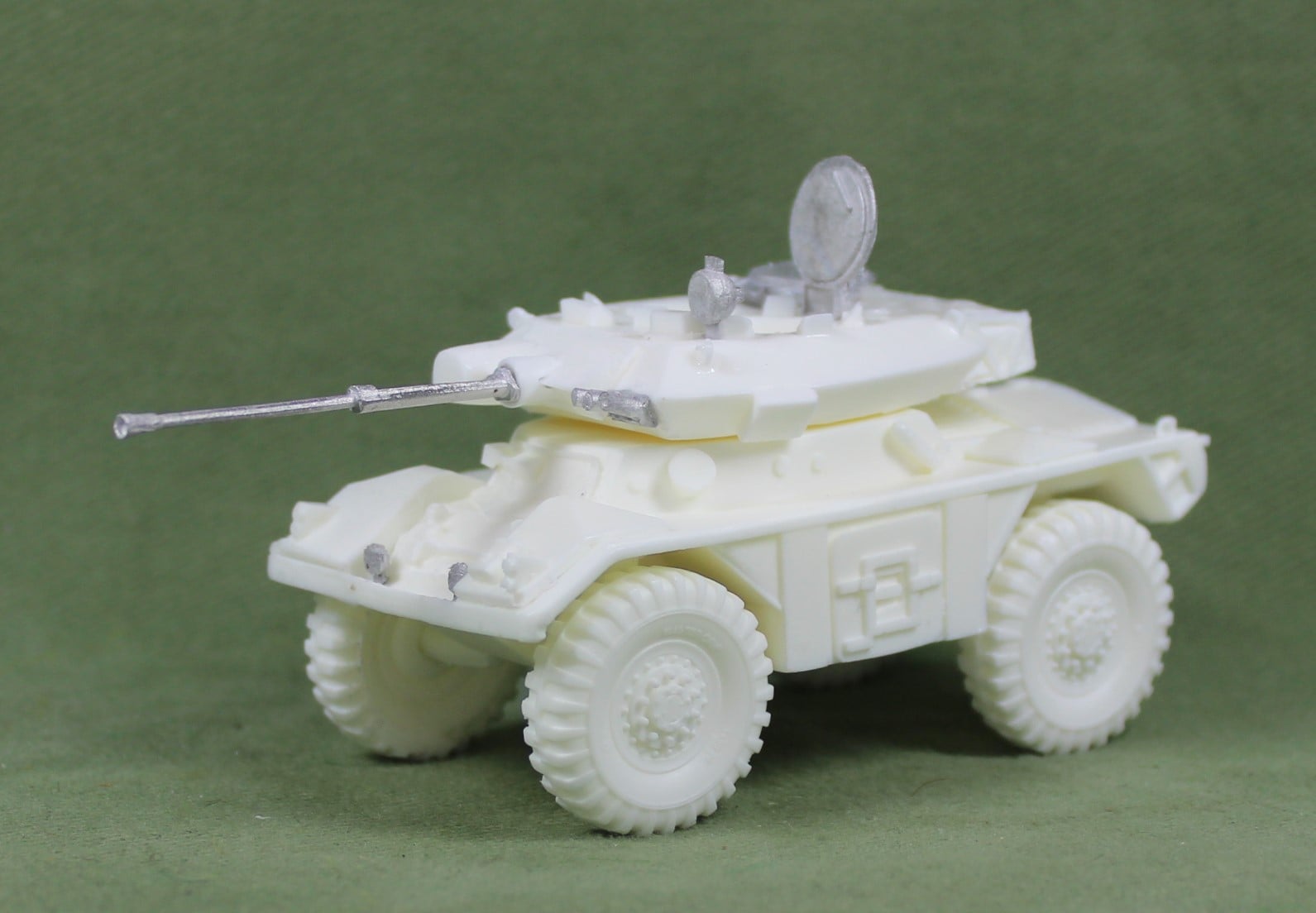 Fox Armoured Reconnaissance Vehicle No Crew - Empress Miniatures