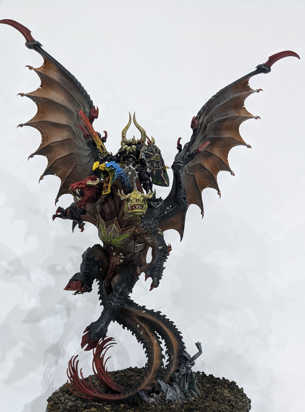 Archaon The Everchosen in Contrast