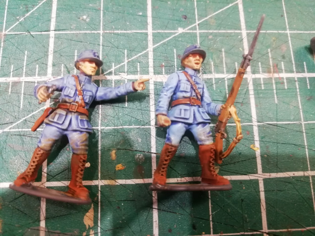 One of the problems with the box set is the amount of officers you get in the kit which is lots then I found the image above of a Sgt wearing the same style uniform. I guess with out the trench coat so I'm using them for that purpose with a rifle  