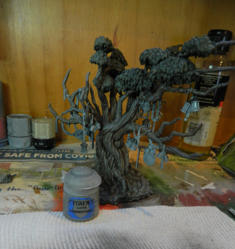 Dawnstone grey drybrush. Some trees are grey... let's try that