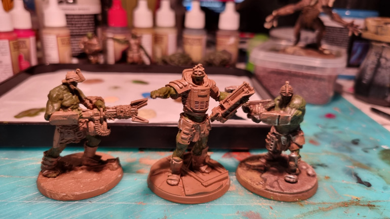 The two on the left, fist, and a overlord. Compared size to a standard supermutant