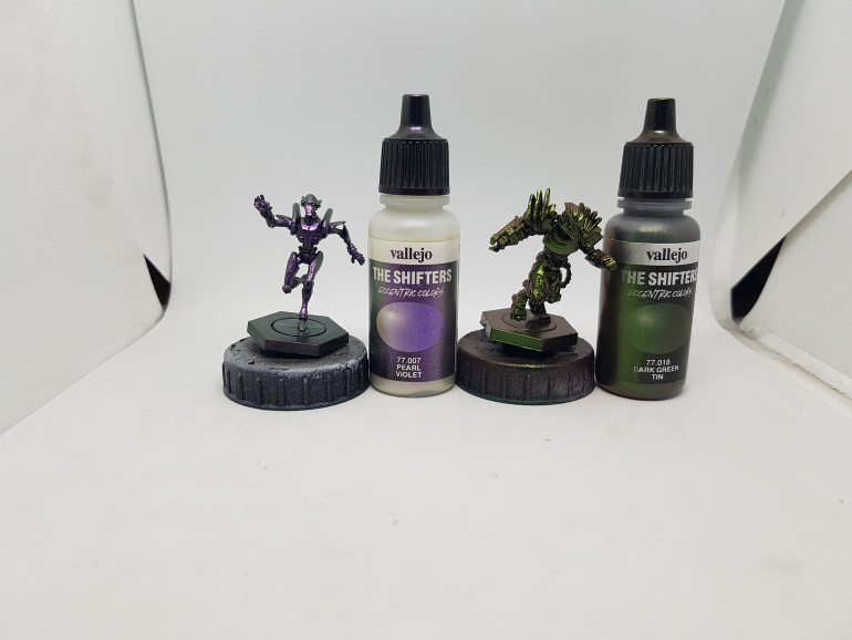 Vallejo colour shifters applied over a gloss black undercoat: 77.0707 Pearl Violet, and 77018 Dark Green Tin