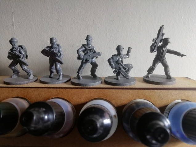 Using some left overs from Wargames Atlantics cannon fodder box I have made some resistance fighters. I chopped down the ladgun barrel and added the scope for a more phased plasma rifle feel. I also used backpacks from my WW1 French kits