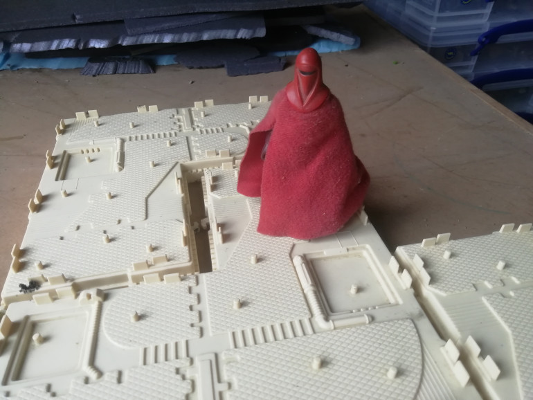 I was given this weird bit of plastic used to display star wars figures with little tabs for the shoes. I couldn't find a use for it so I've combined it with some mantic terrain to create a skynet base