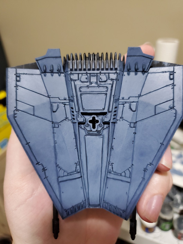 Then the recess shade! The more arduous part of mini painting... I used Drachenhof Nightshade (GW) here and it took me the better part of 30-40 minutes to get all the panel lines done... It's worth the effort, though!