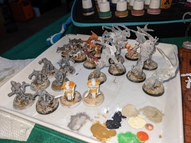 Finished base work tonight, mostly to shepherd the rather tippy Guardians of Light along to completion. Still, had the colors out, so took two bites at the apple and ended up with sixteen bits with finished bases.