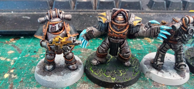 Scheme matches some terminators I did last year. The basing scheme is a bit bland here but in reality it has more whites and light greens in it. It could be weird lava, it could be radioactive, it could be the results of some chemical bombardment which suits the Iron Warriors. 