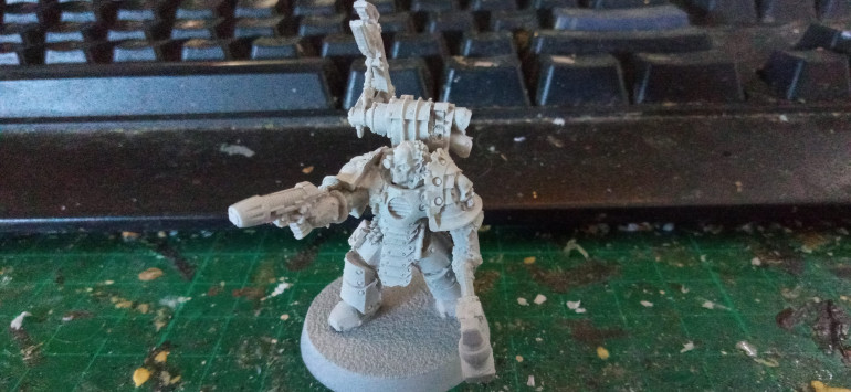 A Character, in the Previous edition a lot of Iron Warriors Rites of War needed a Warsmith so I thought I better get one. Unlike most Legion's Techmarines a Warsmith is basically a Captain with a Servo Arm.