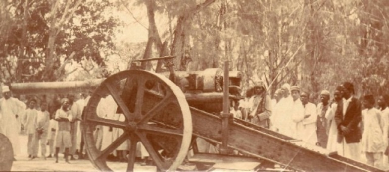 One of Koningsberg’s guns put on an improvised gun carriage. Her ten guns represented the only heavy artillery the Schutztruppe had. Each gun was eventually captured or destroyed. 