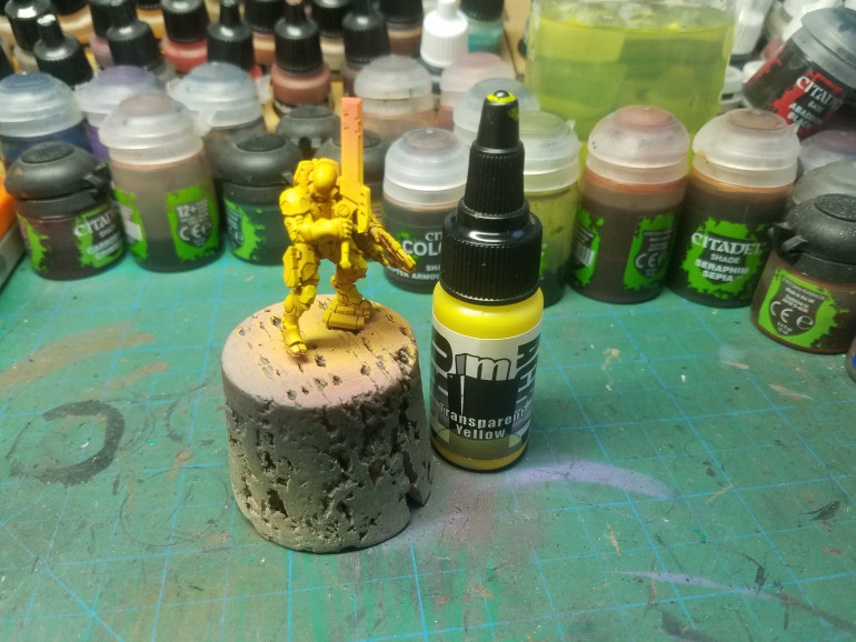 Glaze on transparent yellow from pro-acryl. This will tint the fuchsia orange and make a nice shade for the yellow.