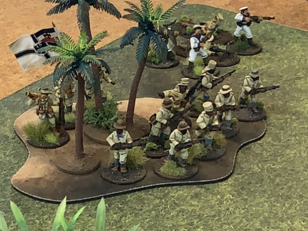 Starting position of German forces. Askari in front, command unit behind, sailors and more Askari to the right. 