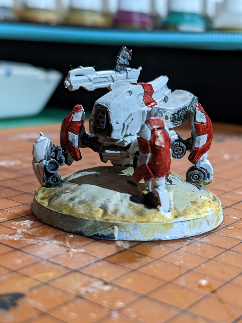 Evening work and running around this morning, so just did some Blood Red speedpaint on one of the Warbots. Decided to do the knee armor very Japan 