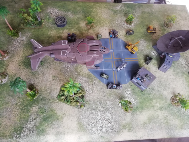 I adapted the salvage scenario from the stargrave rulebook. Instead of a crashed derelict we had the drops hip with a sentry gun set up on the landing grid. The Union of Progressive people and the colonial marines have to grab the loot from the ships ramp and the surrounding loot. 