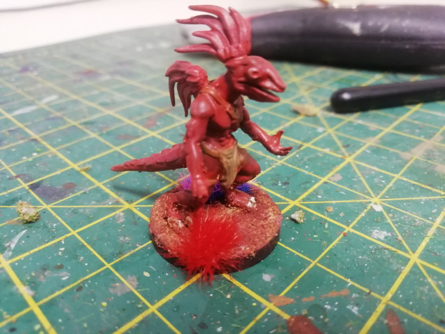 I've made my own gaunch which is a chameleon like alien in the stargrave rules. So using another lizard man with a headdress from the Wargames Atlantic aztec box. I've painted it in mars red so no one sees it sneaking about. 