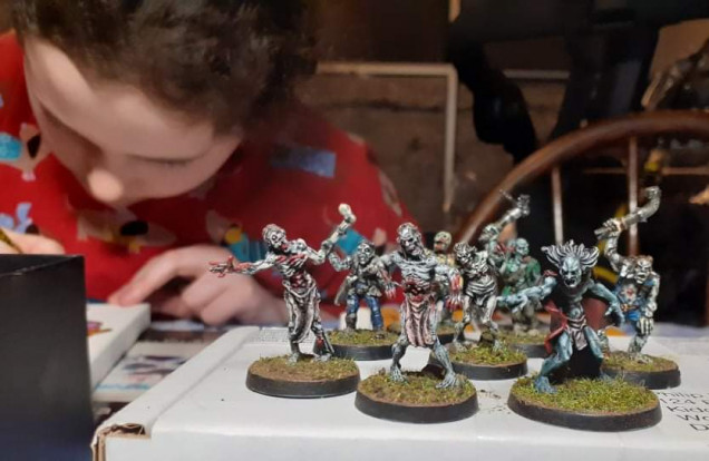 Padding out the numbers with some old Necromunda zombies 
