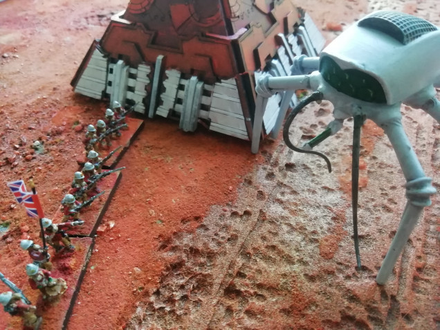 These necron inspired pyramids from TT combat are good for my Martian Empires games as they are scale agnostic so I can use them for stargrave as well. I thought that the Martians would build them from local Rick and the white from the alloy they build their tripods. 