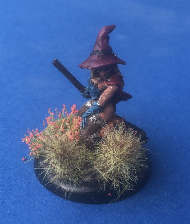 “Little Lady Dora”. Miniature chosen Reaper Miniatures ‘Elise, the Witch - Human Warlock’ SKU 02869 sculpted by Werner Klocke.   With huge thanks to @scribbs for bringing me out of my doldrums after the death of my father and helping me find the light again. 