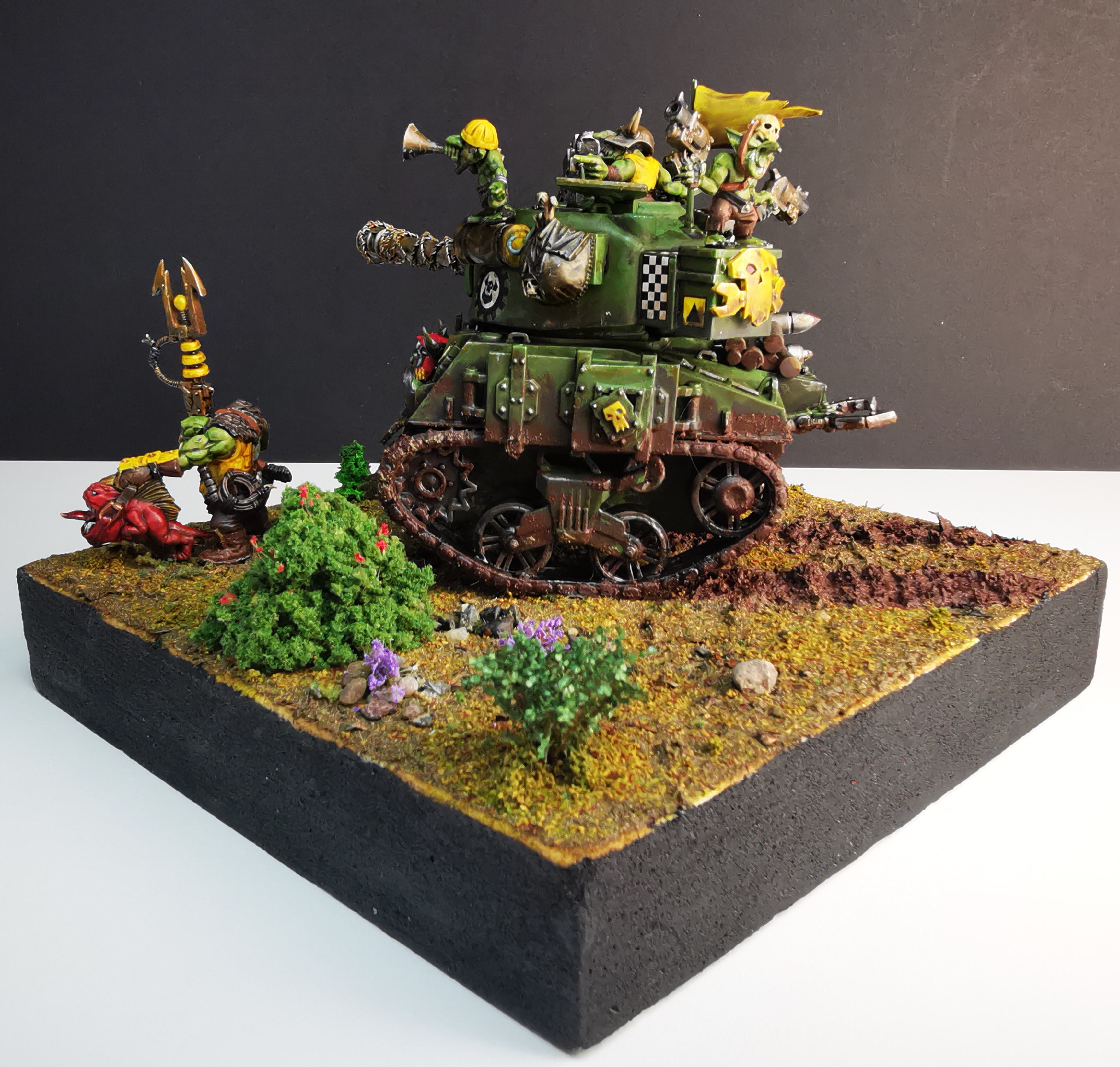 Grot Tank #2 by grayprimer