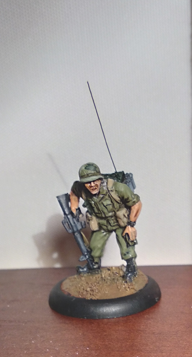 Bam ? this dude is the Radio man for the platoon. The mini is from gringo 40s  I like the way the pose shows how awkward it must have been humping the extra weight of tge radio in the high temperatures. The radio did come with a metal antenna but I swapped it for a bit of a brush as it's less likely to get squished by my oaf fingers