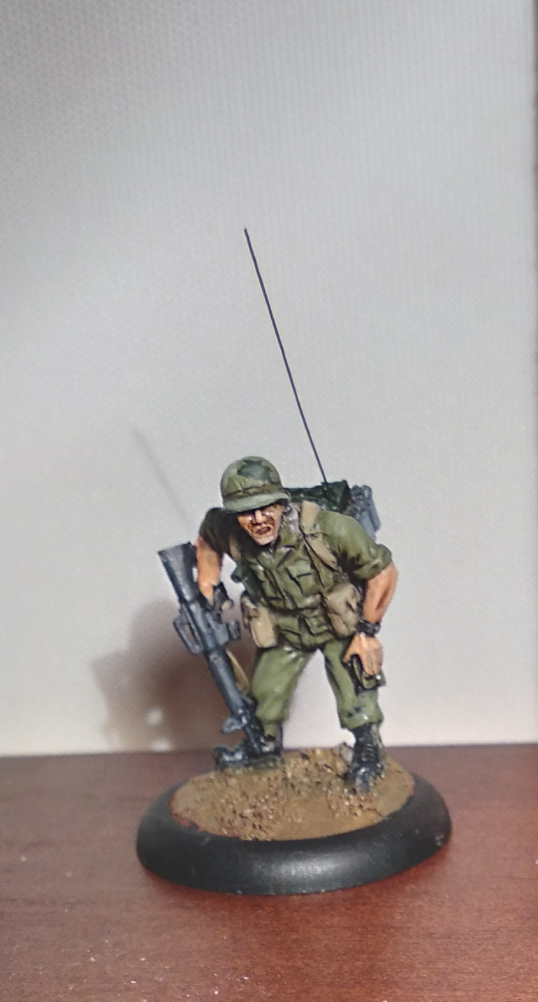 Bam 💥 this dude is the Radio man for the platoon. The mini is from gringo 40s  I like the way the pose shows how awkward it must have been humping the extra weight of tge radio in the high temperatures. The radio did come with a metal antenna but I swapped it for a bit of a brush as it's less likely to get squished by my oaf fingers