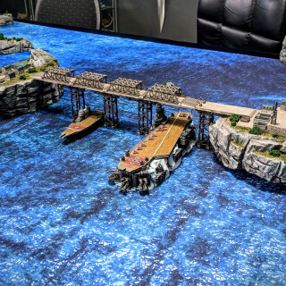 And the largest of two bridges is also finished! Made from older plastic platformer sets, 3D printed bridges from the lazy forger and foam board.