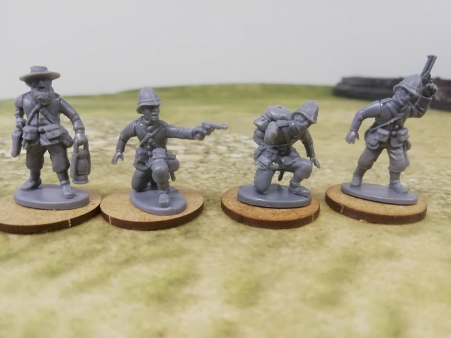 I found some spare warlord British and using great escape games plastics I made some crew. Basic crew have pistols so western arms work well. For these minis I found the female arms worked best 