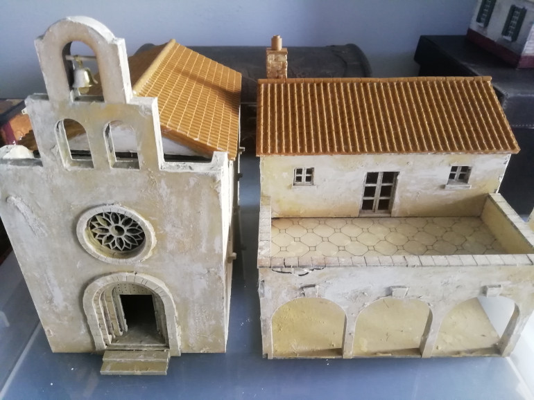 After a bit of texture and a bit of dry brushing. These will be good for the town raid scenario in the alamo book. I also like the bell that looks like its fell off a chocolate rabbit