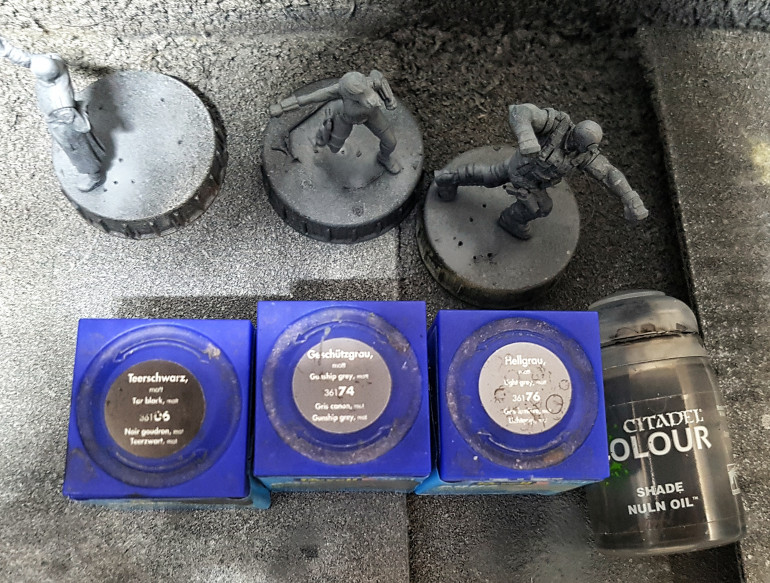 I didn't use that Nuln oil, after all. 