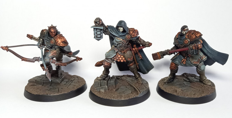 The finished Warhammer Underworlds/Warcry warband with the light effect used in different ways on the three miniatures to give them an etheral appearance