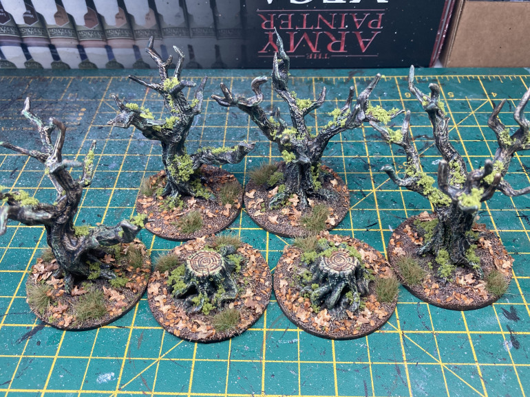 For the finishing touches I added various basing bits such as fallen leaves, a few tufts and clump foliage as moss or lichen to the branches.