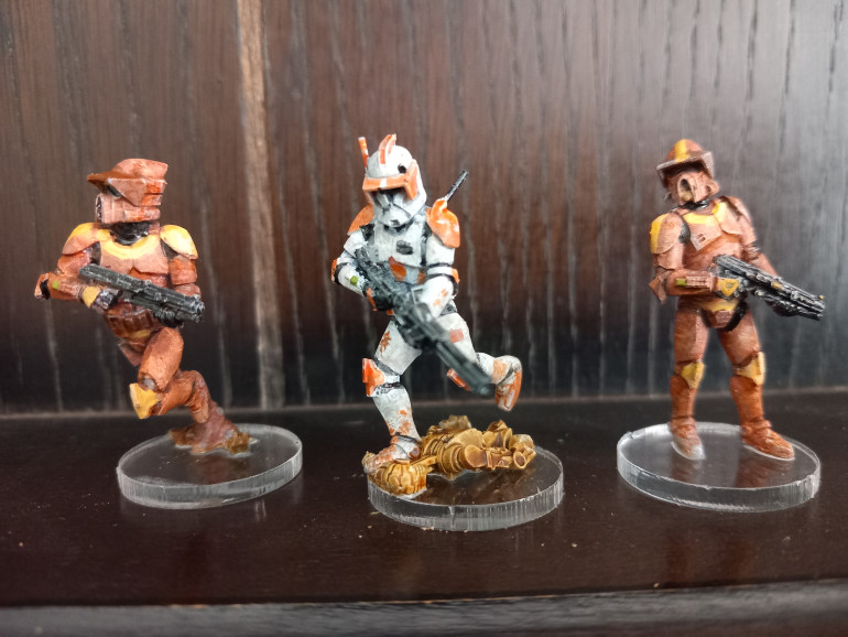 Commander cody with waxer and boil painted in recon colours as seen on geonosis. Helps them stand out from the other clones