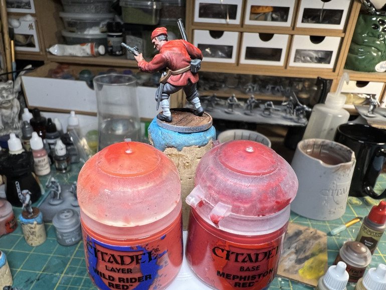 For the read, I used a double highlight, GW Mephiston Red and Wild Rider Red. Wild Rider Red was far to orangy for the uniform color so as I mixed it 50/50 with Mephiston Red.