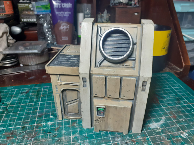 Adding some washes. Had a go with mig starship acrylic wash, for this building I painted lines on with an old brush and used a damp cotton bud to create streaks of grime. 