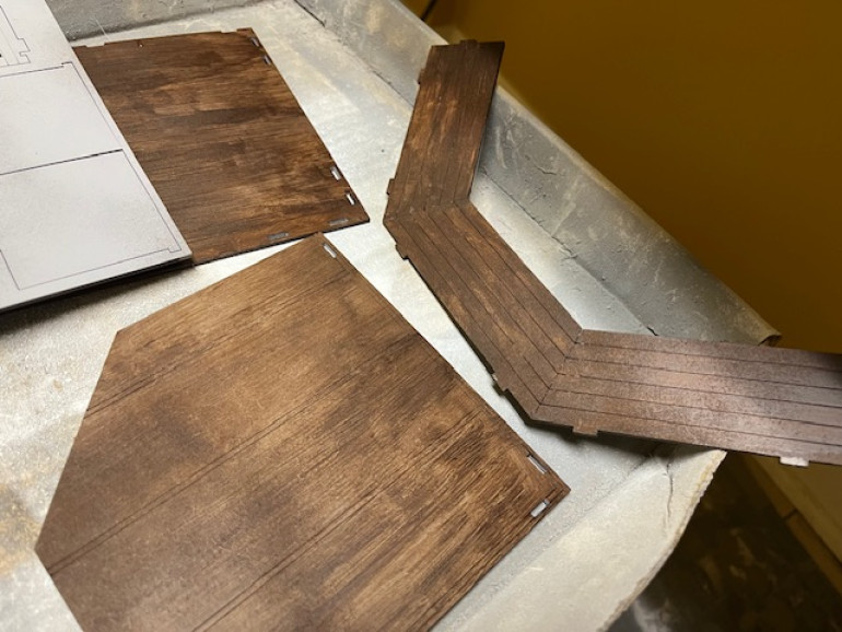 The floors and balcony were painted in the more or less standard scheme of burnt umber