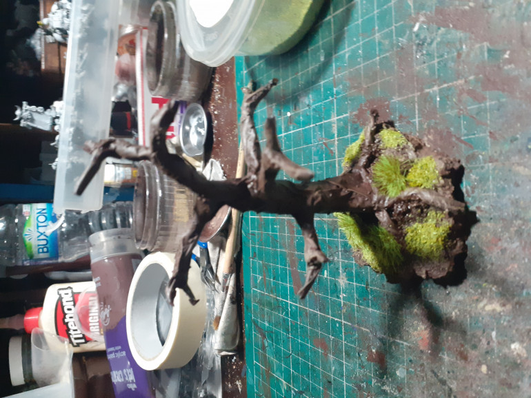 Bam ?  tree of doom, with the brown paint fully dry I have it a drybrush of khaki followed by bone. Let that dry then added some watered down brown wash. The base then had a bit of flock added to blend the base with the tabletop