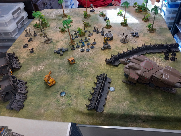A game of AvP unleashed using 400 points which is skirmish level in an attempt to learn the rules. 2 five man colonial marine squads, captain powerloader and some colonists ambushed by a queen with 9 stalkers 5 warriors and spitters