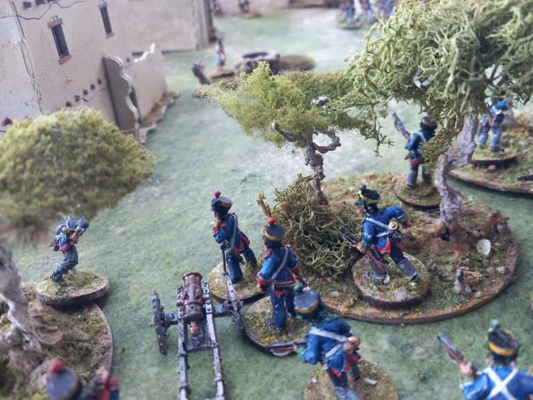 Visibility in the night prevents much of a firefight so the Mexicans advance hoping to dislodge the texans from the town at bayonet point. Artillery firing from the woods falls short. The noise must have altered ghe reinforcements as they turn on the second turn. The Mexican cavalry swings round to intercept
